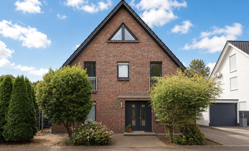 Krefeld Verberg! Energieeffizientes & neuwertiges Einfamilienhaus mit Südgarten und Garage